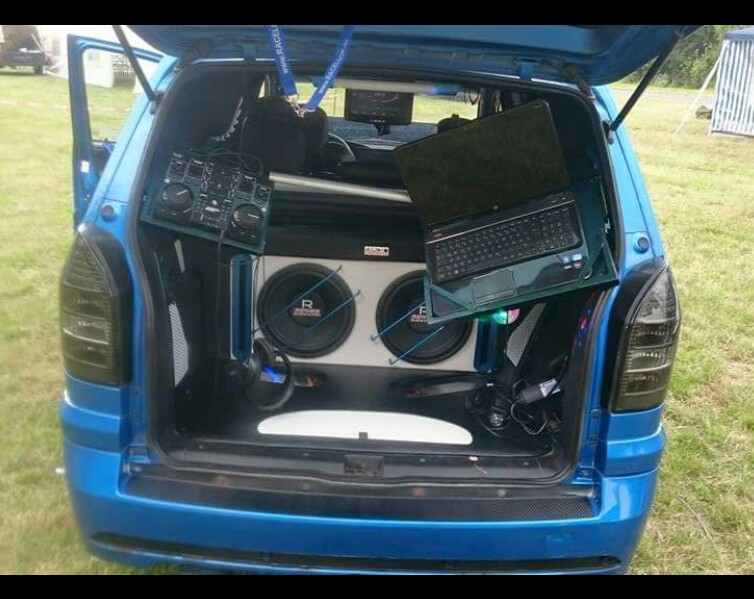 Bisschen car hifi mit dj controller und Laptop usw