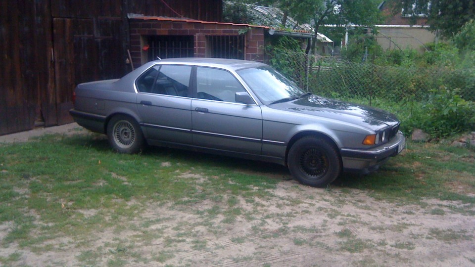 BMW E32 740I