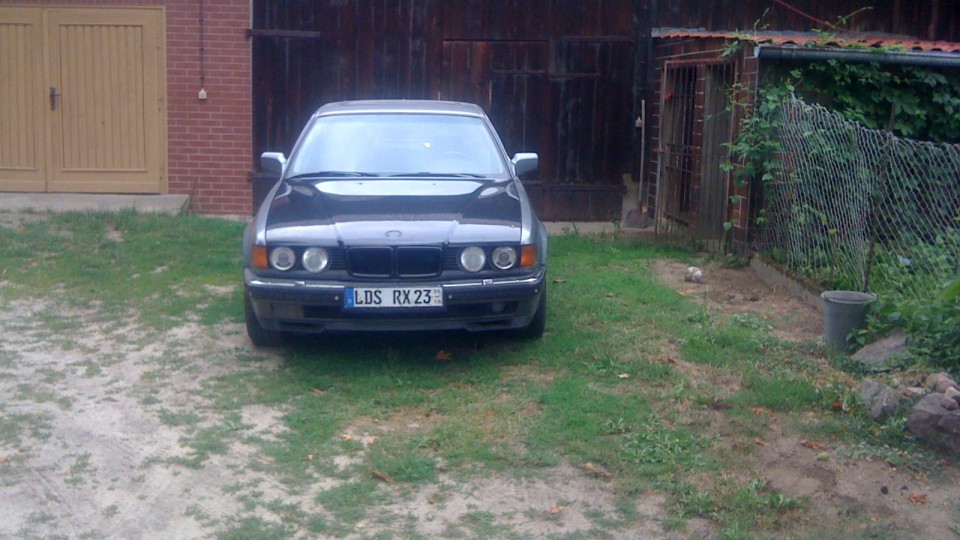 BMW E32 740I