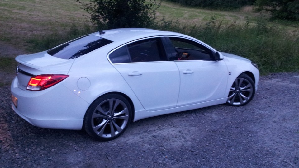 Black & White (Opel Insignia - 4-Türer)