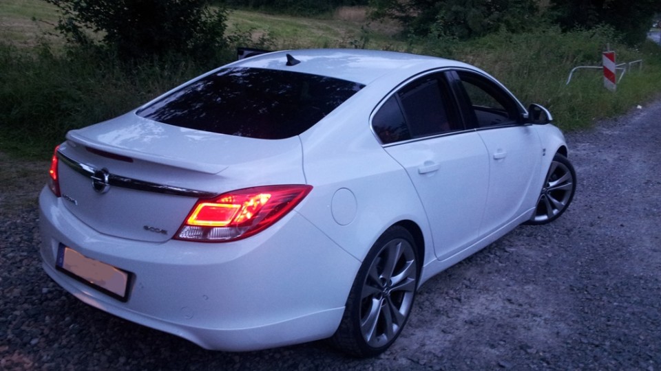 Black & White (Opel Insignia - 4-Türer)