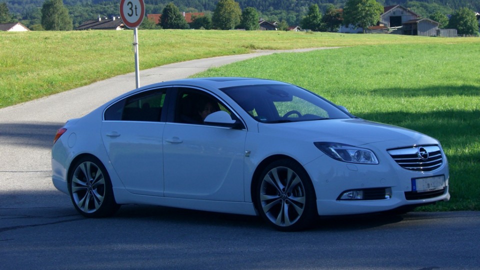 Black & White (Opel Insignia - 4-Türer)