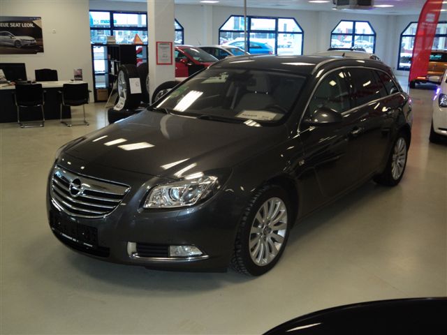 Opel Insignia Cosmo (Opel Insignia - Sports Tourer)