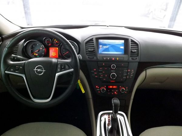 Opel Insignia Cosmo (Opel Insignia - Sports Tourer)