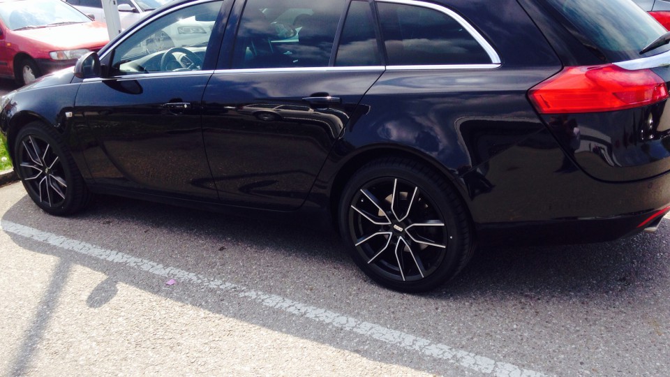 Black Beauty (Opel Insignia - Sports Tourer)