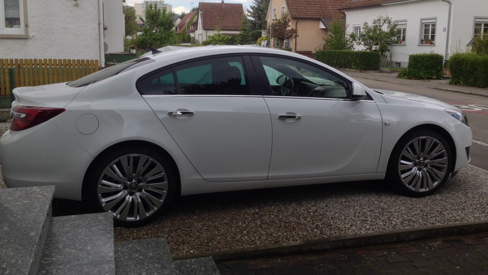 Opel Insignia 4-Türer 103kw/140PS CDTI Sport mit Schaltgetriebe in weiss (Opel Insignia - 4-Türer)