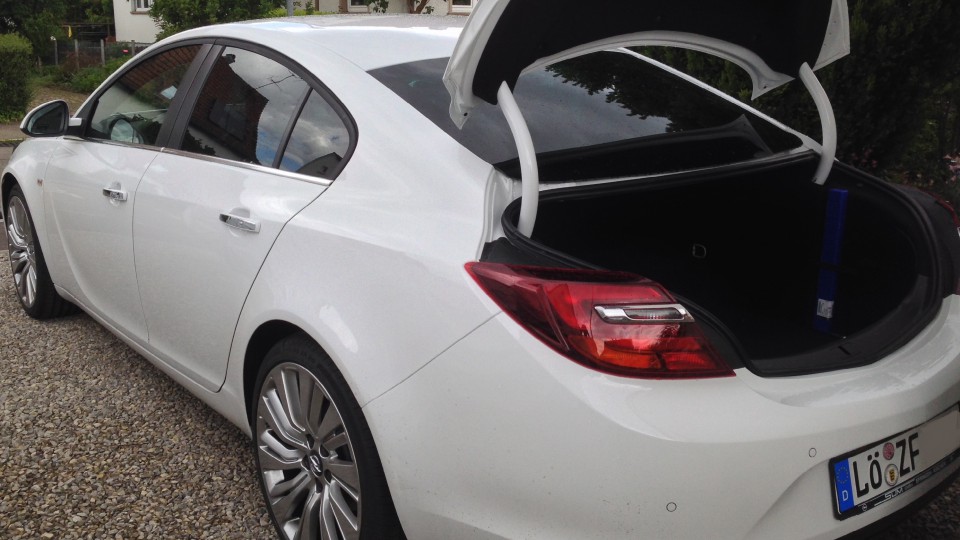 Opel Insignia 4-Türer 103kw/140PS CDTI Sport mit Schaltgetriebe in weiss (Opel Insignia - 4-Türer)
