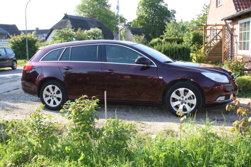 VERY BERRY RED Insi (Opel Insignia - Sports Tourer)