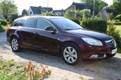 VERY BERRY RED Insi (Opel Insignia - Sports Tourer)