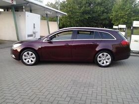 VERY BERRY RED Insi (Opel Insignia - Sports Tourer)