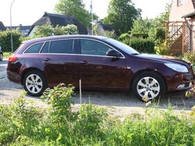 VERY BERRY RED Insi (Opel Insignia - Sports Tourer)